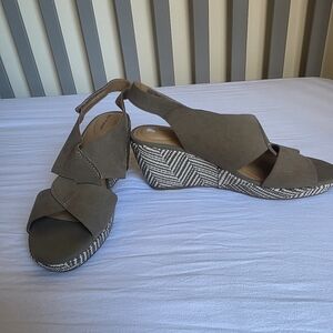 Hush Puppies Khaki Wedge Sandals Size 9.5